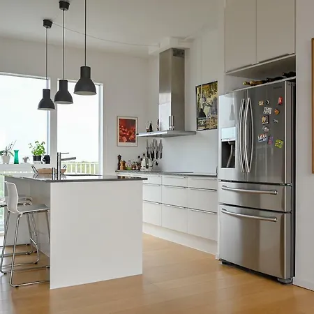 Modern Bright Penthouse Apartment *