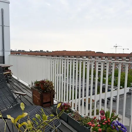 Modern Bright Penthouse Apartment *